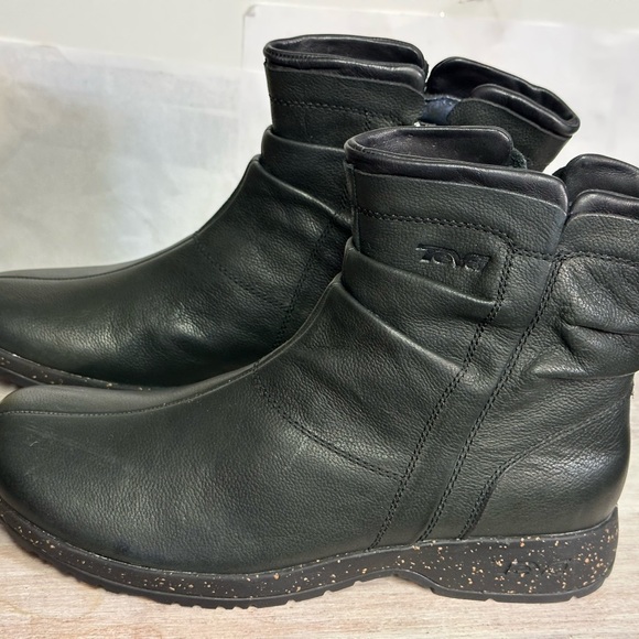 Teva Dark Leather Ankle Boots waterproof size 8.5 new - Picture 1 of 9